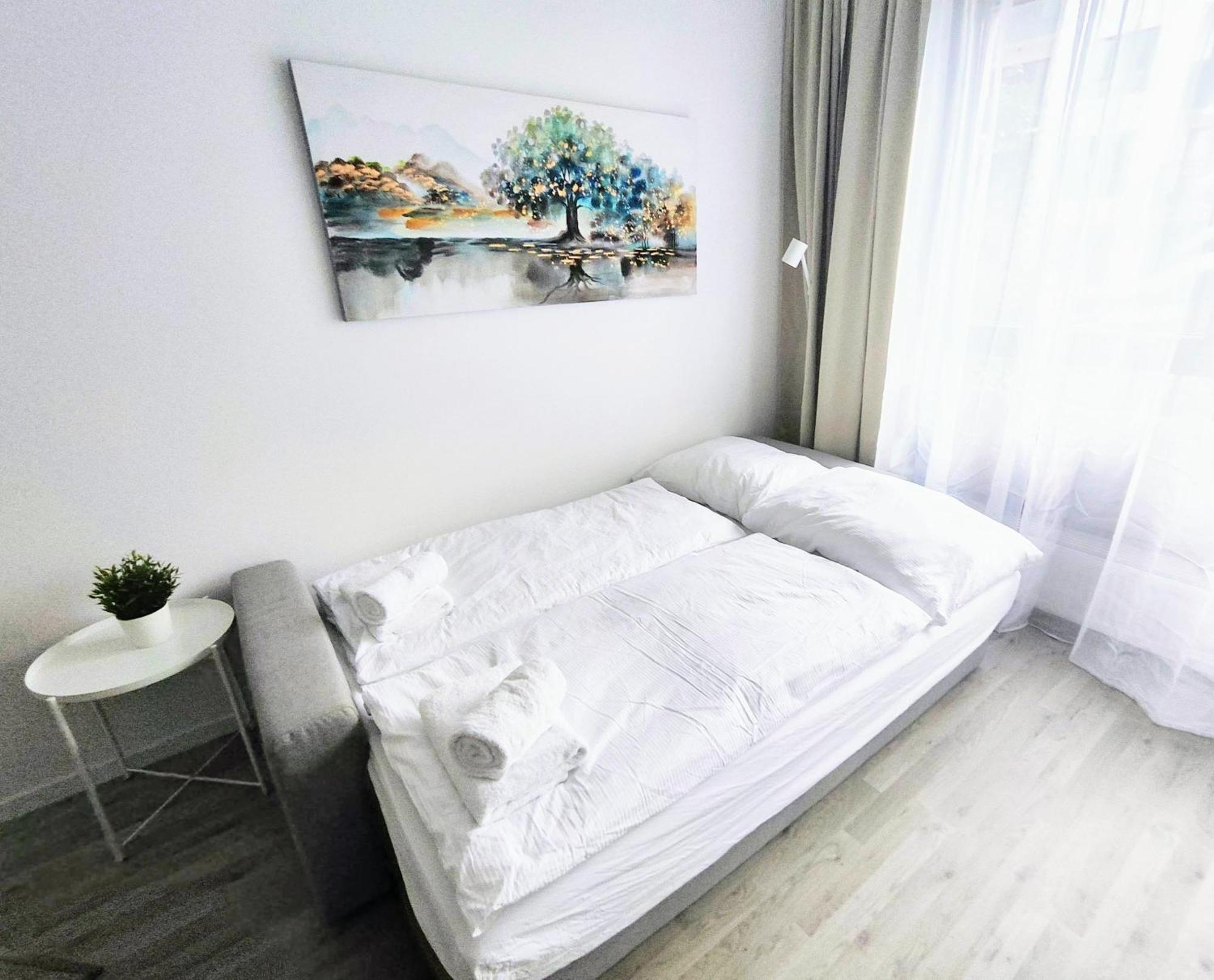 Апартаменти Wings - Brand New - Presidential Garden - Free Parking Братислава Екстер'єр фото